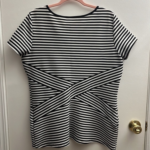 🏙️New York & Company Top - Picture 2 of 5